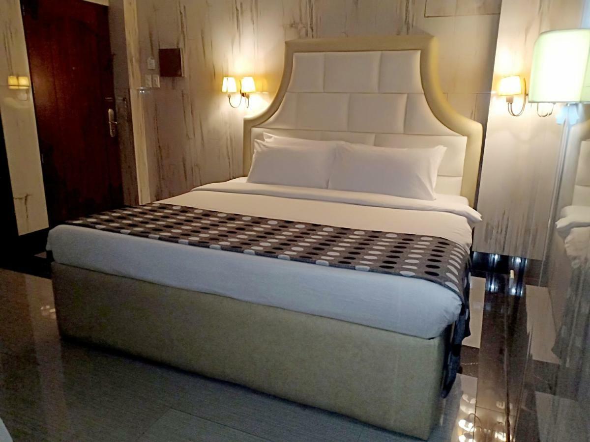 Belgian Suites Manila Esterno foto